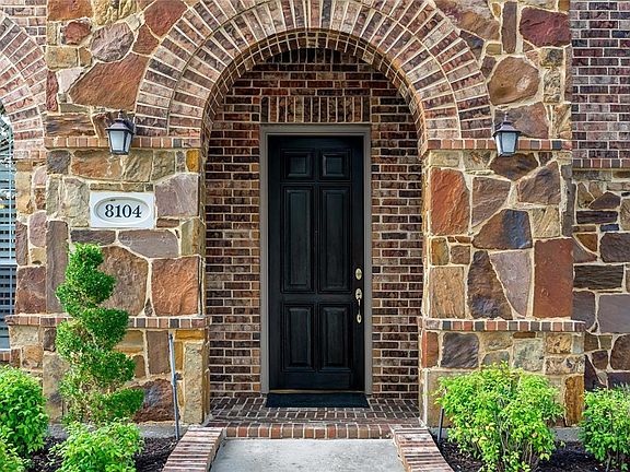 5th image of 8104 Oakcrest Dr