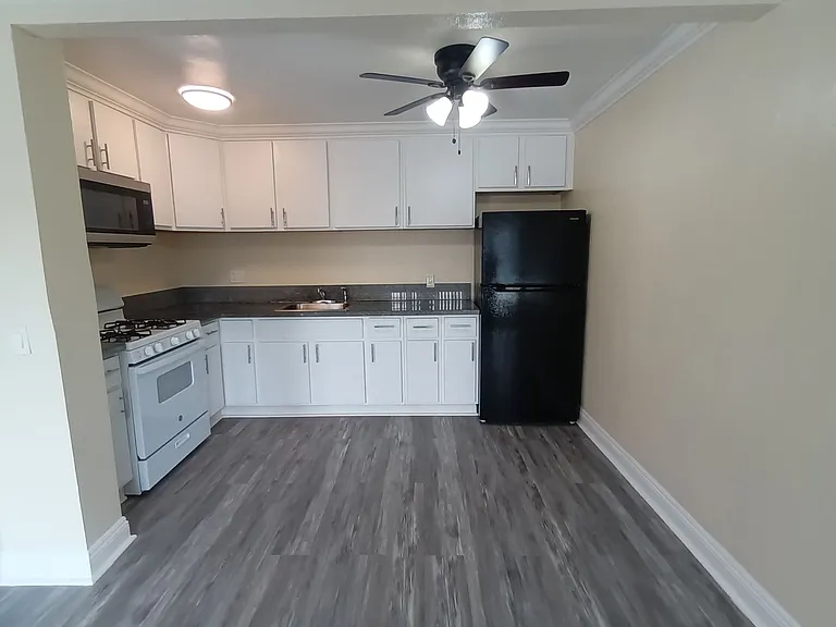 2501 Edison Ave #15 — Photo 7