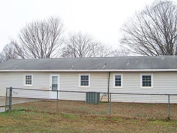 3rd image of 925 Sportsmans Dr