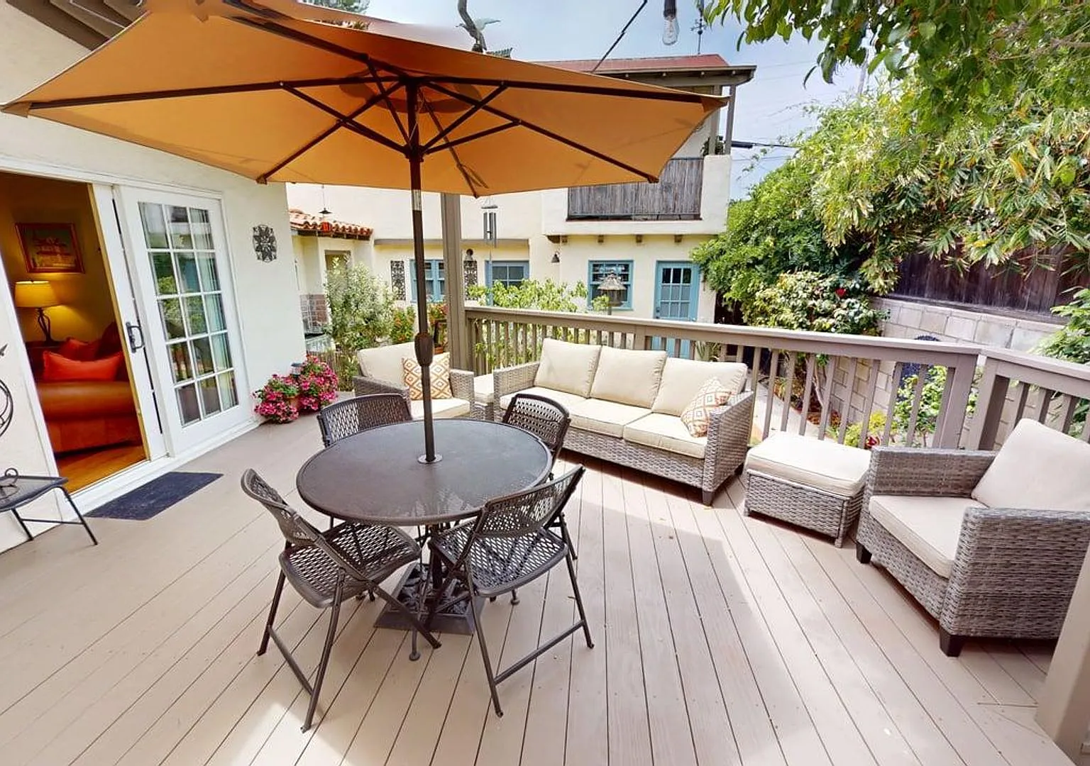 1008 E Ave — Photo 2