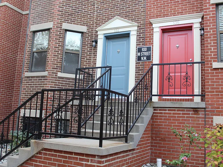 Mount Vernon Plaza — Photo 19