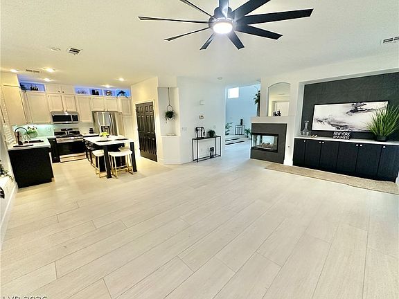 3rd image of 10637 Turquoise Valley Dr