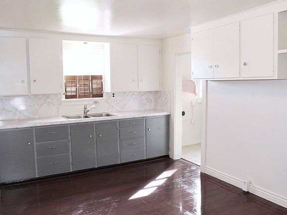 3rd image of 301 W 19th St