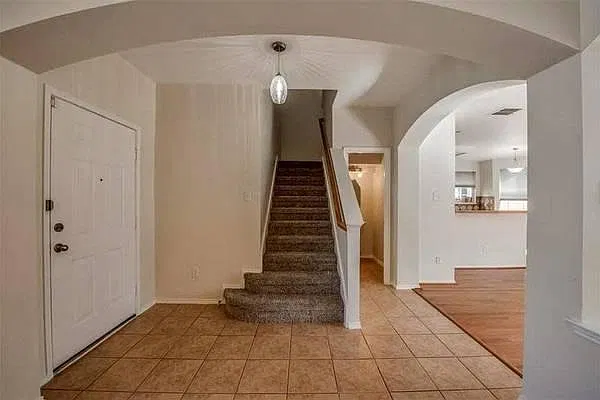9904 Shelburne Rd — Photo 2