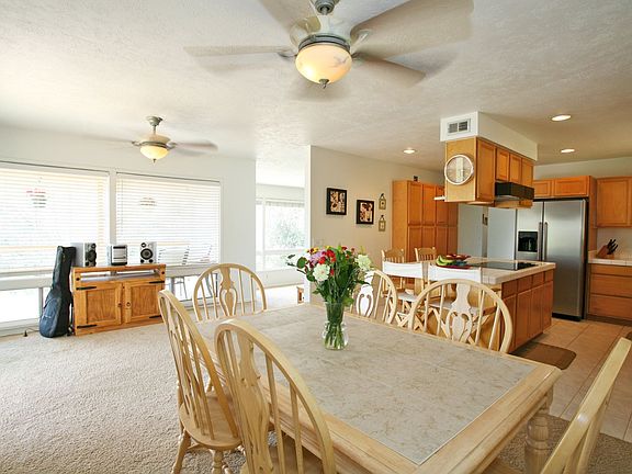 Spacious Dining Room 