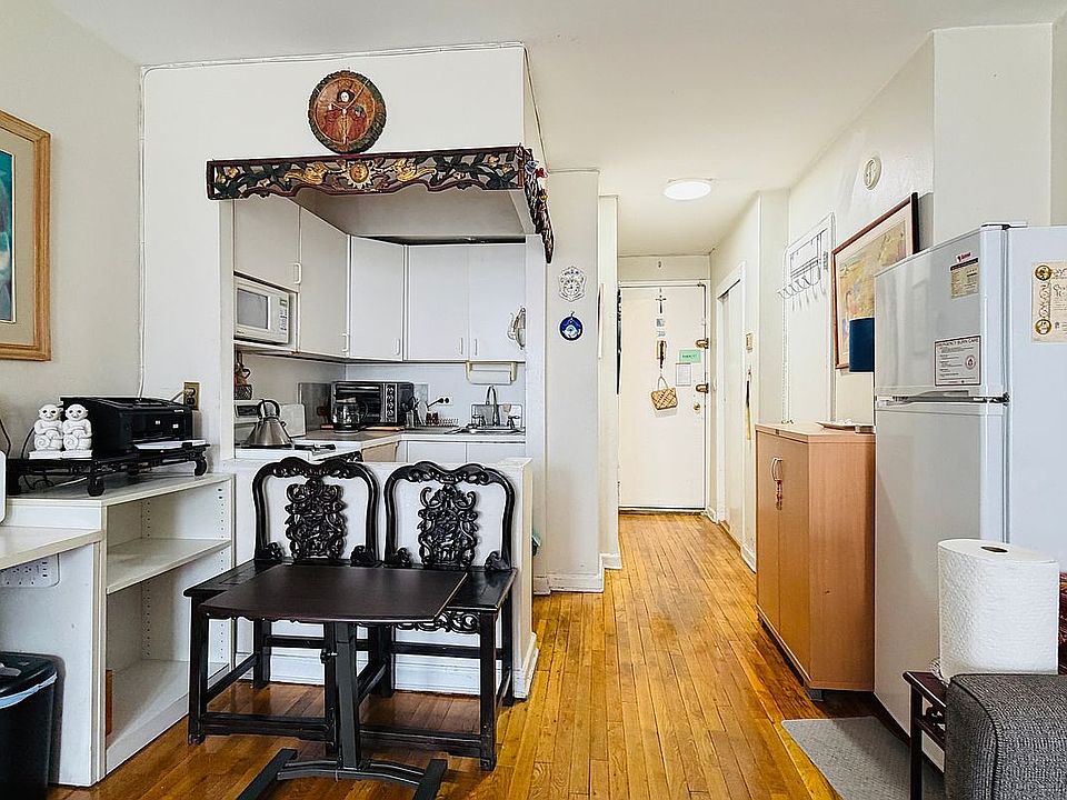 2nd image of 311 E 75th St APT 5D