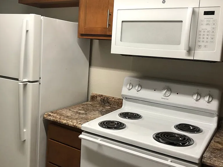 Poplar Ridge Apartments — Photo 28