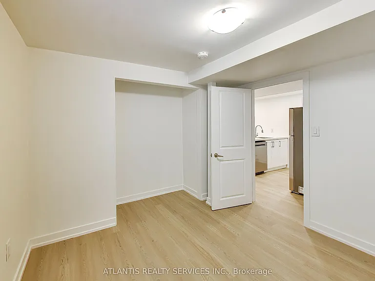 681 Dovercourt Rd #4 — Photo 8