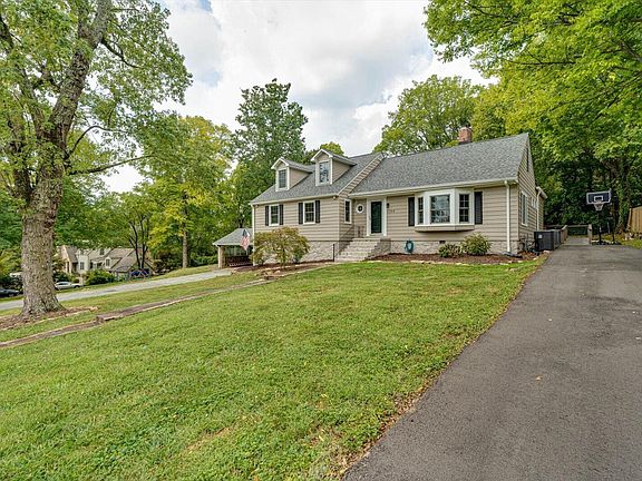 2nd image of 1204 Aladdin Rd