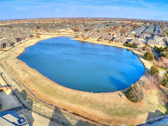 5th image of 15801 James Thomas Ct