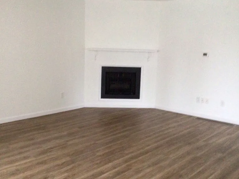 2722 E McLoughlin Blvd — Photo 2