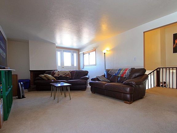 5th image of 1061 S Arbutus St