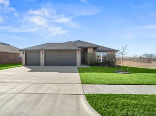 312 S 48th Ct, Broken Arrow, OK 74014