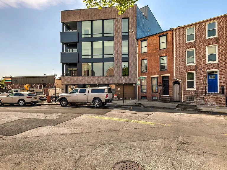 115 W Hamburg — Photo 81