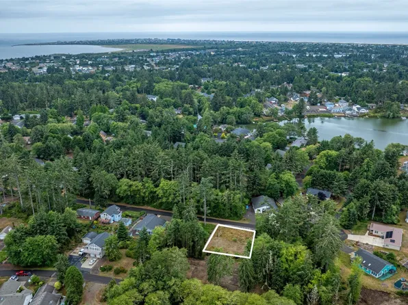 752 Evergreen Avenue SE, Ocean Shores, WA 98569