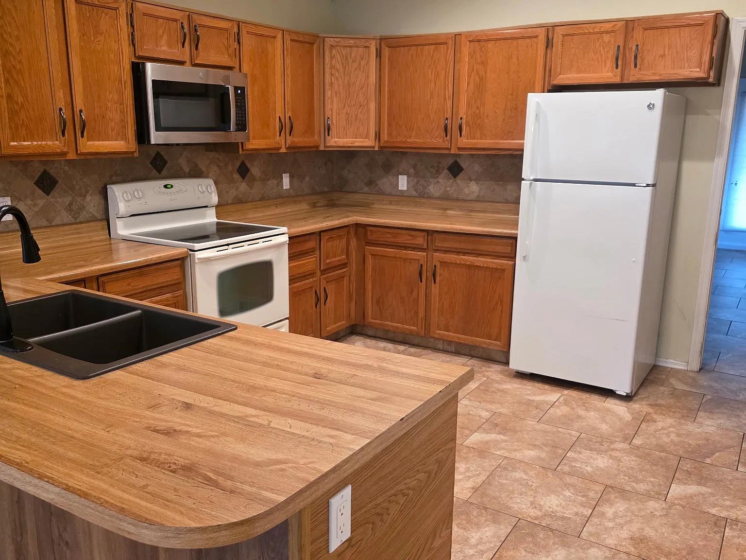 2 bed, 1482 sqft, $1,950 — Photo 2