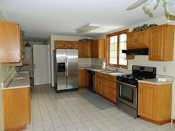 Oak kitchen w/appliances