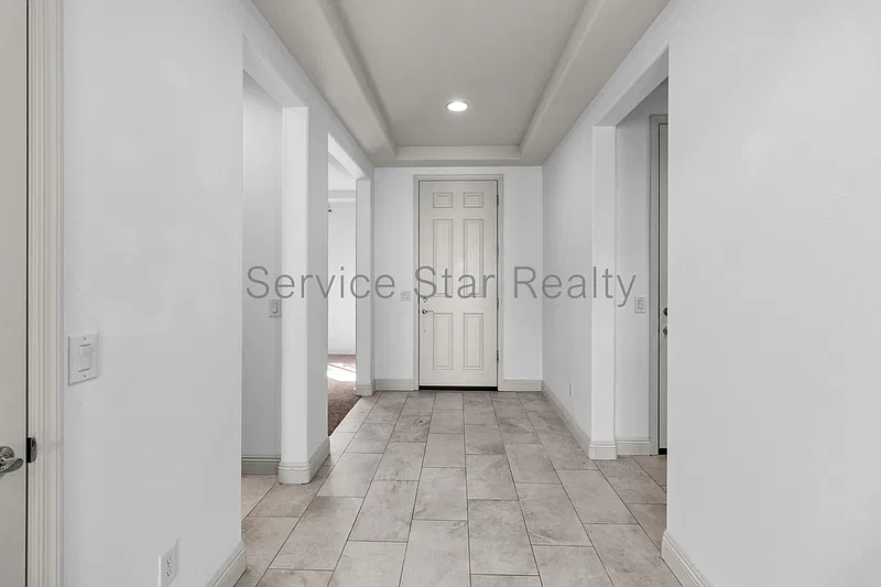 5 bed, 4.5 bath, 3012 sqft, $2,795 — Photo 3