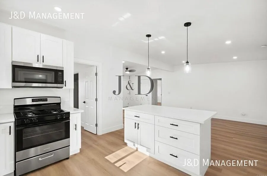Spacious 5-bedroom home near SDSU Ideal for comfortable living! — Photo 4