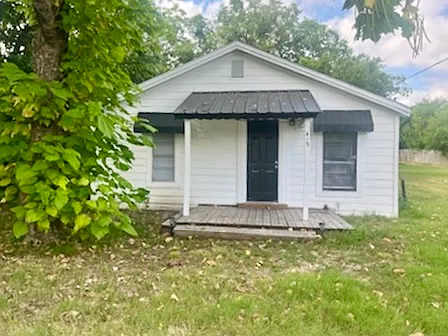 E Main St