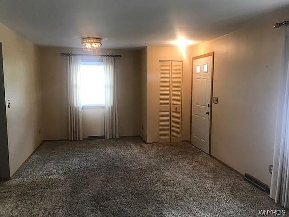 3rd image of 22 Greenhill Ter