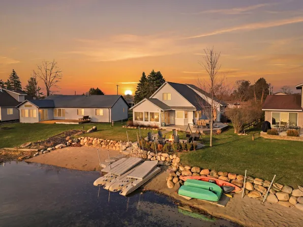 7201 Holiday Dr, Stanwood, MI 49346