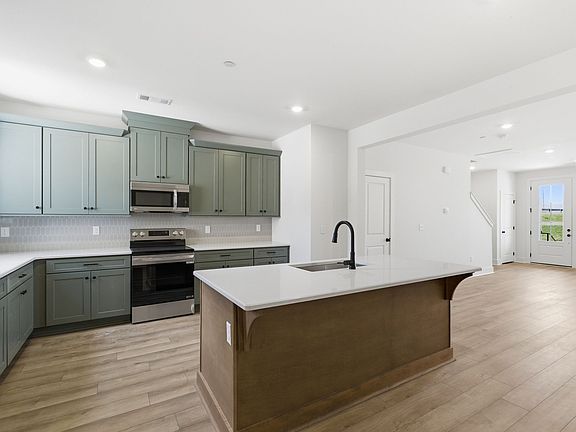 5th image of 220 Nearwater Pl