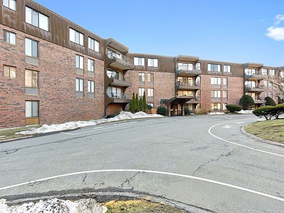 3rd image of 1008 Paradise Rd APT 1M
