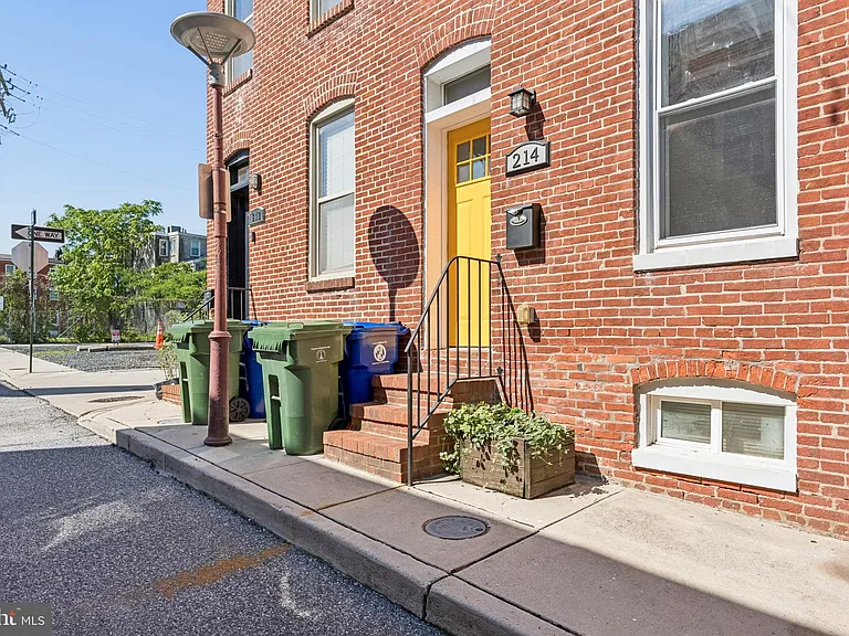 214 N Madeira St — Photo 4