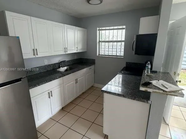 1330 NE 127th St APT 5, North Miami, FL 33161