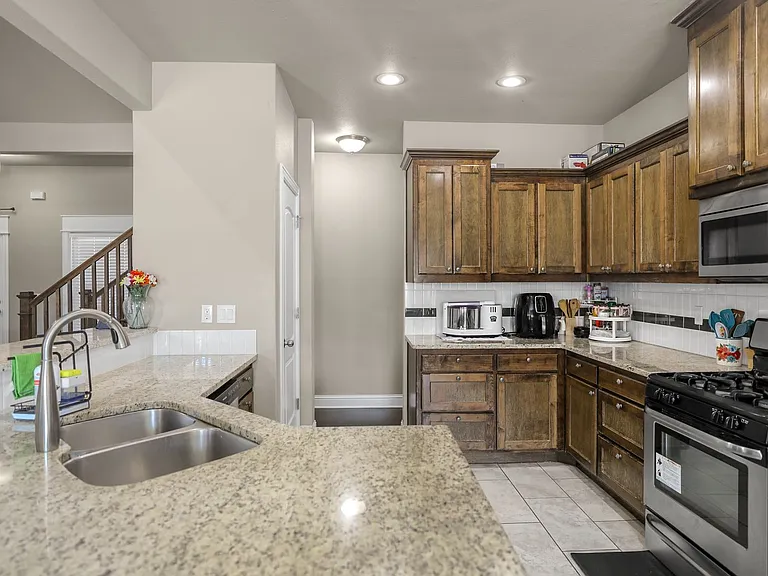 2505 SW Worthington Ave — Photo 3