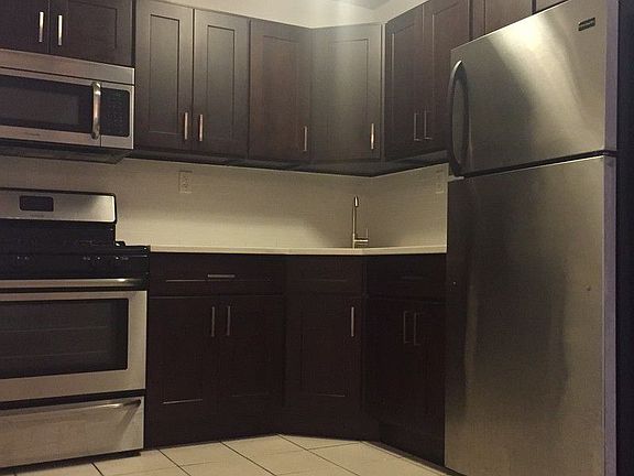 2nd image of 869 Jefferson Ave #1