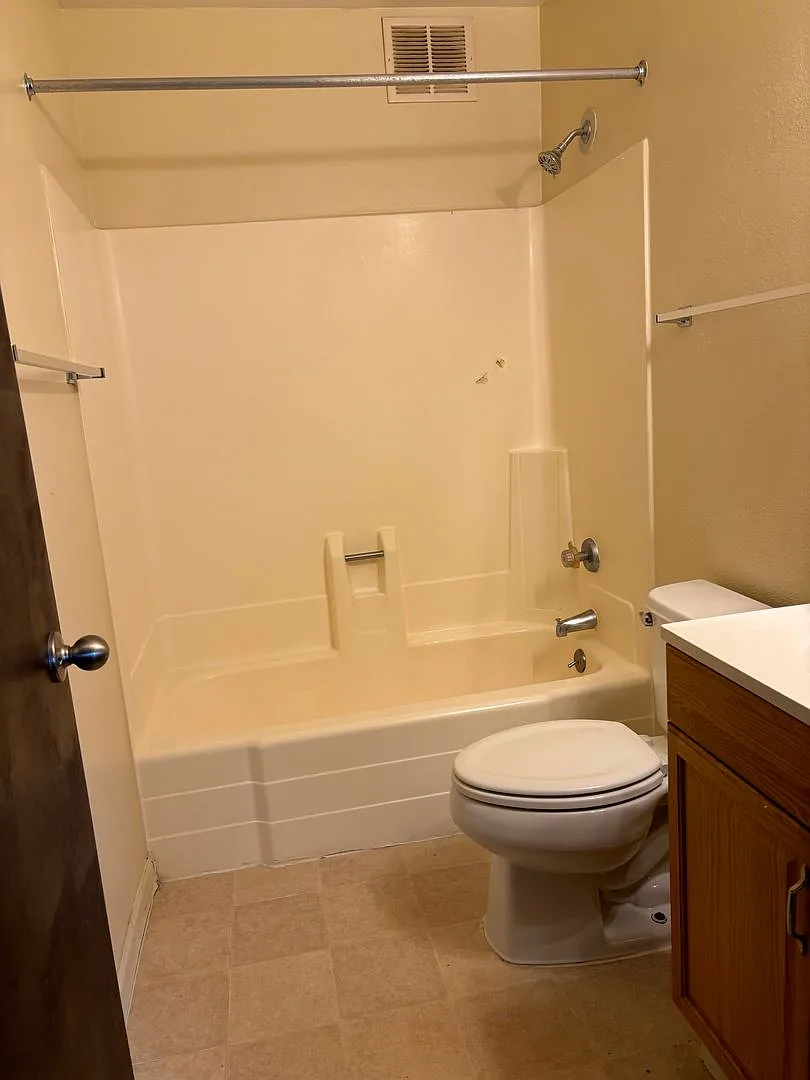 21st Ave 1552-SB — Photo 2