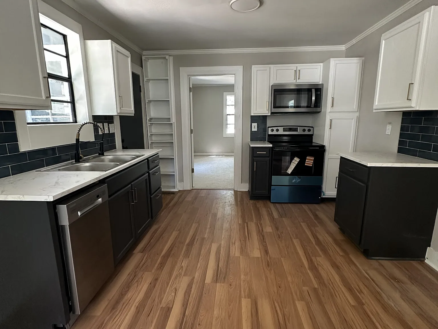 2 bed, 1000 sqft, $1,100 — Photo 3
