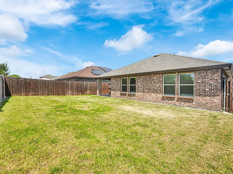 2118 Brisbon St — Photo 32