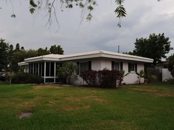 4681 Shore Acres Blvd NE, Saint Petersburg, FL 33703