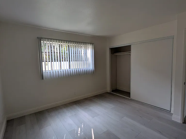 624 W Alondra Blvd #15 — Photo 11