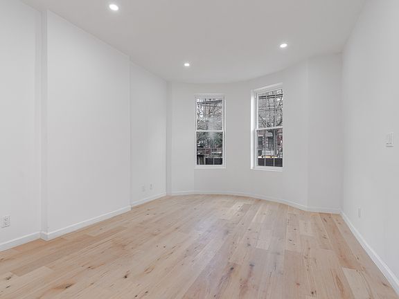 3rd image of 31-70 Crescent St #1F