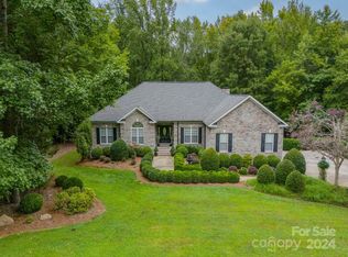 507 Lochaven Rd, Waxhaw, NC 28173