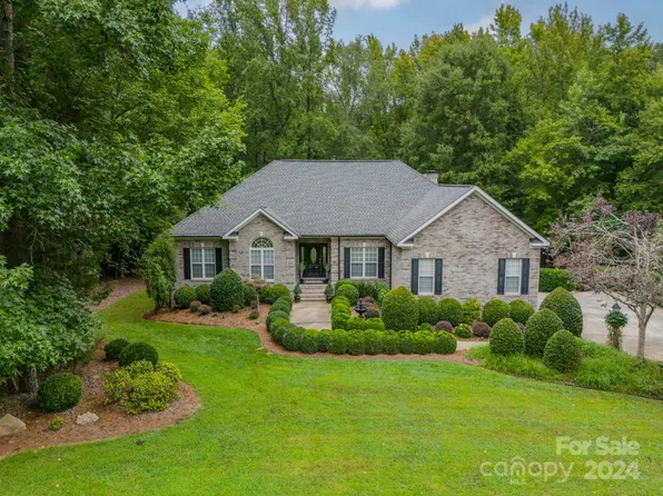 507 Lochaven Rd, Waxhaw, NC 28173