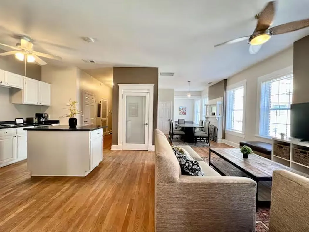2 bed, 1.5 bath, 1250 sqft, $2,900 — Photo 2