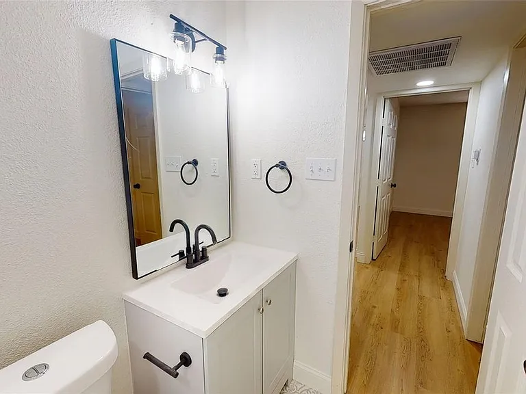 614 W Heard St #5 — Photo 10