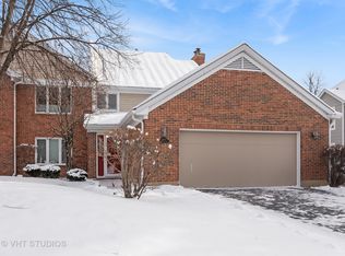 1603 Courtland Dr, Arlington Heights, IL 60004