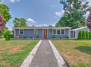 7 Waverly Pl, Freehold, NJ 07728