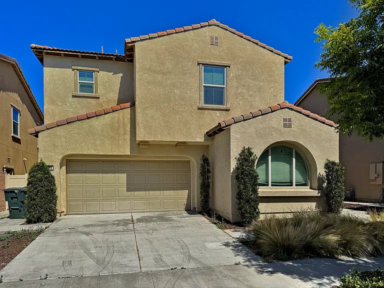 4872 S Rosemary Way — Photo 2