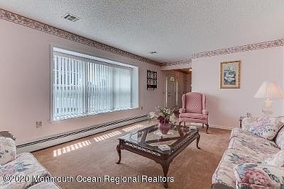 5th image of 8 Alton Ct