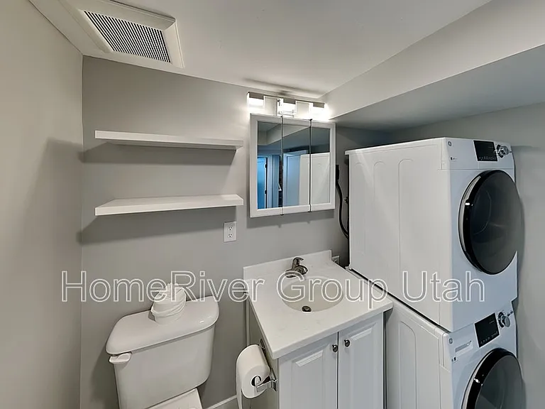 1021 E Wilson Ave #2 — Photo 8