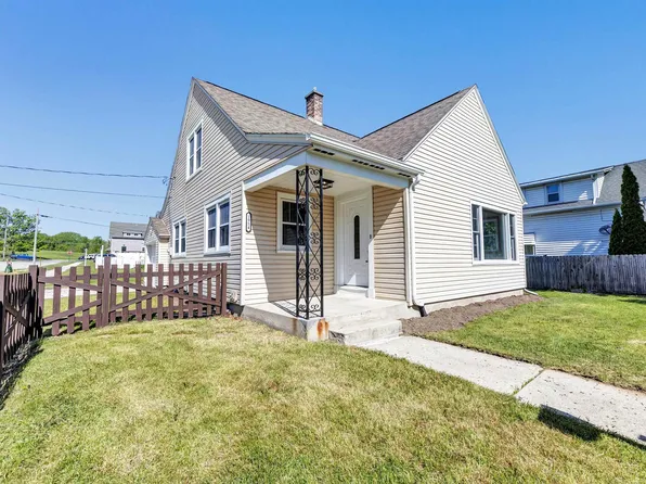 1954 S 9th St, Manitowoc, WI 54220