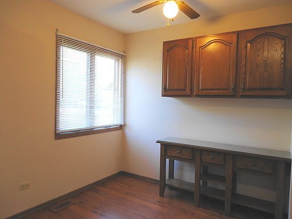 4th image of 843 Shakespeare Dr