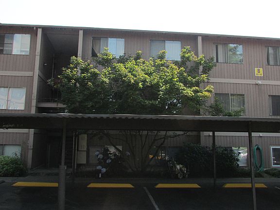 2nd image of 17430 Ambaum Blvd S APT 35